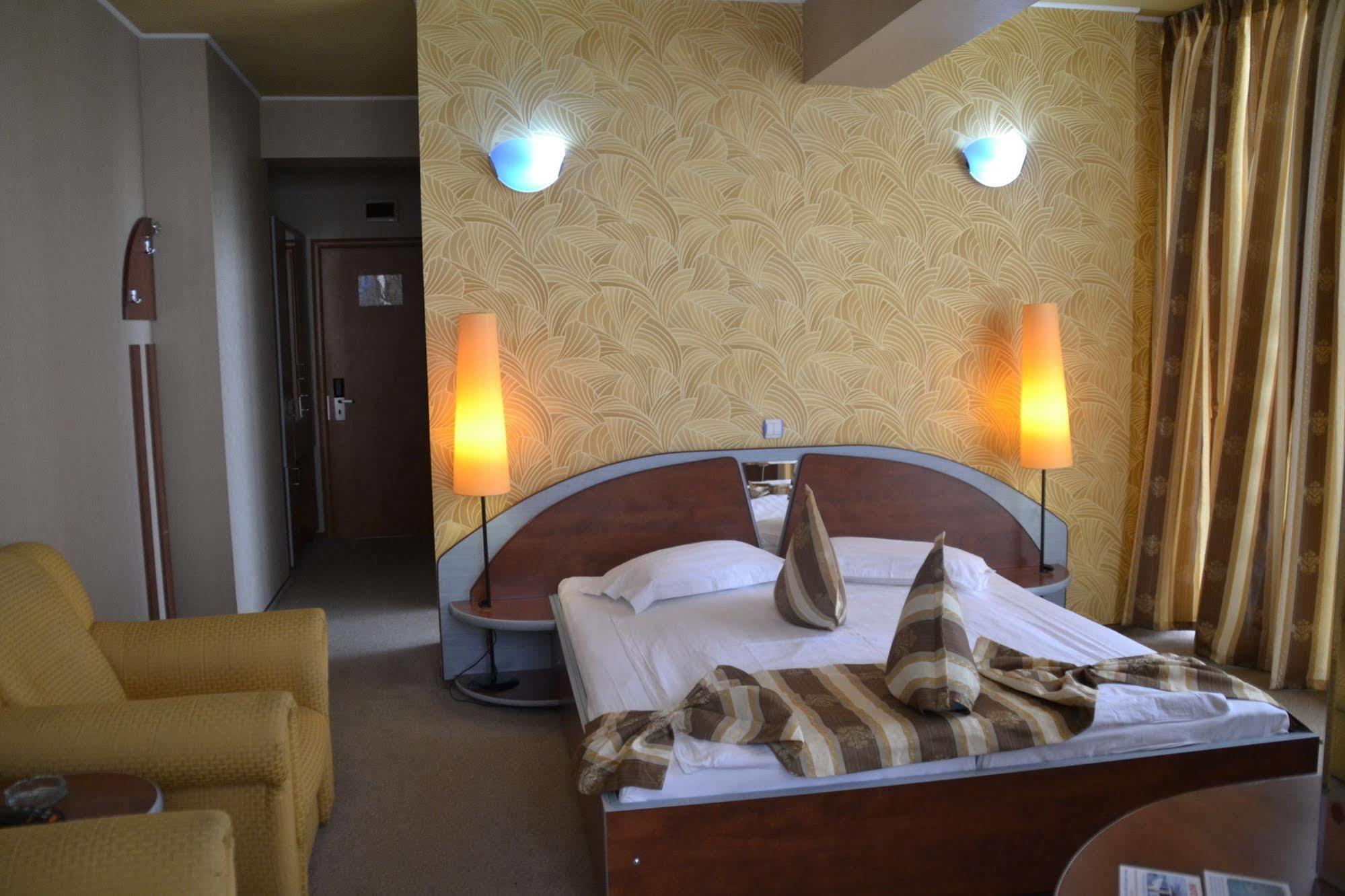 Hotel Helin - Calea Bucuresti Craiova Esterno foto