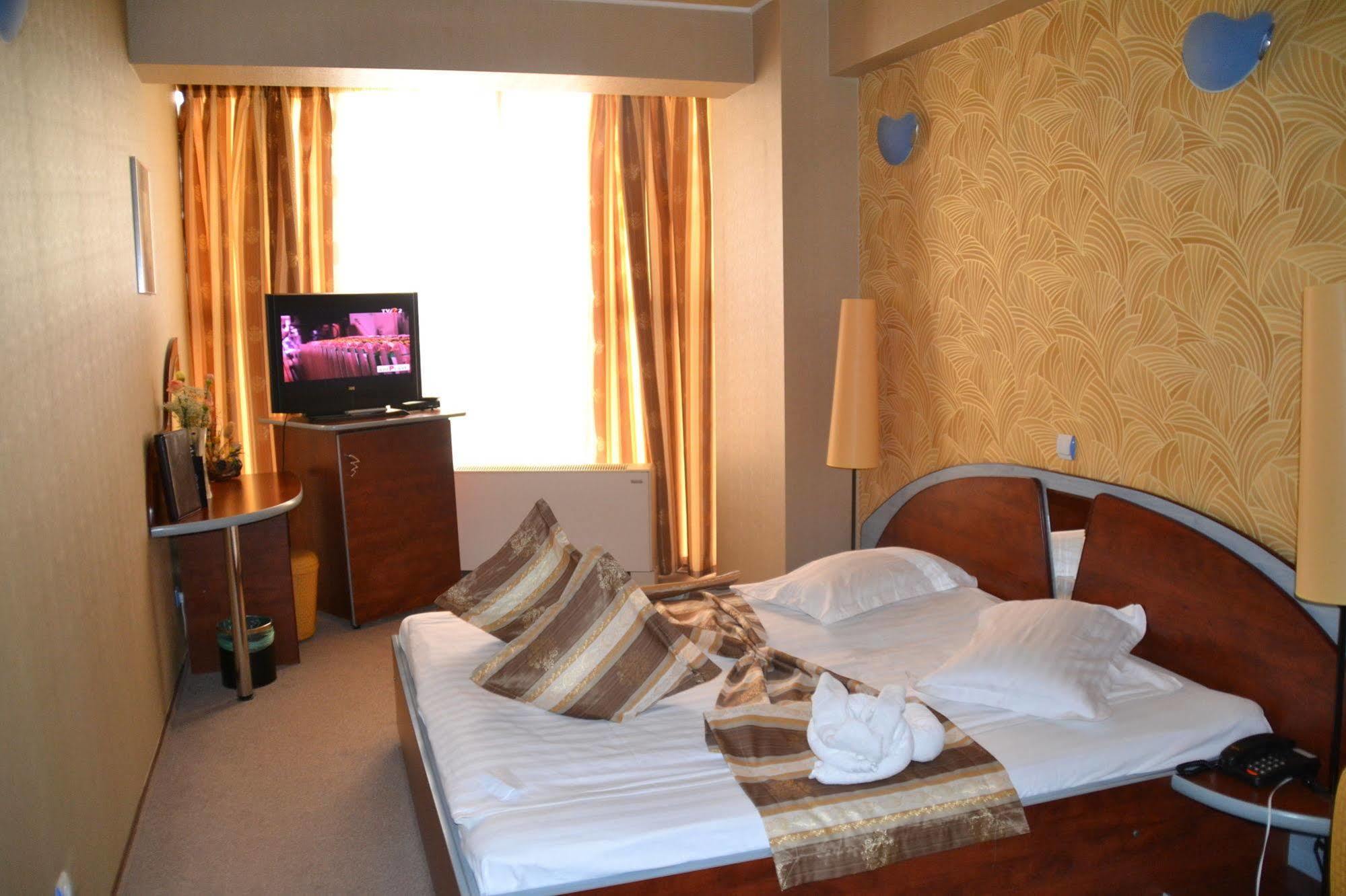 Hotel Helin - Calea Bucuresti Craiova Esterno foto